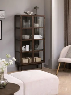 Witryna VESTERBY wysoka 2 drzwi ciemny dąb